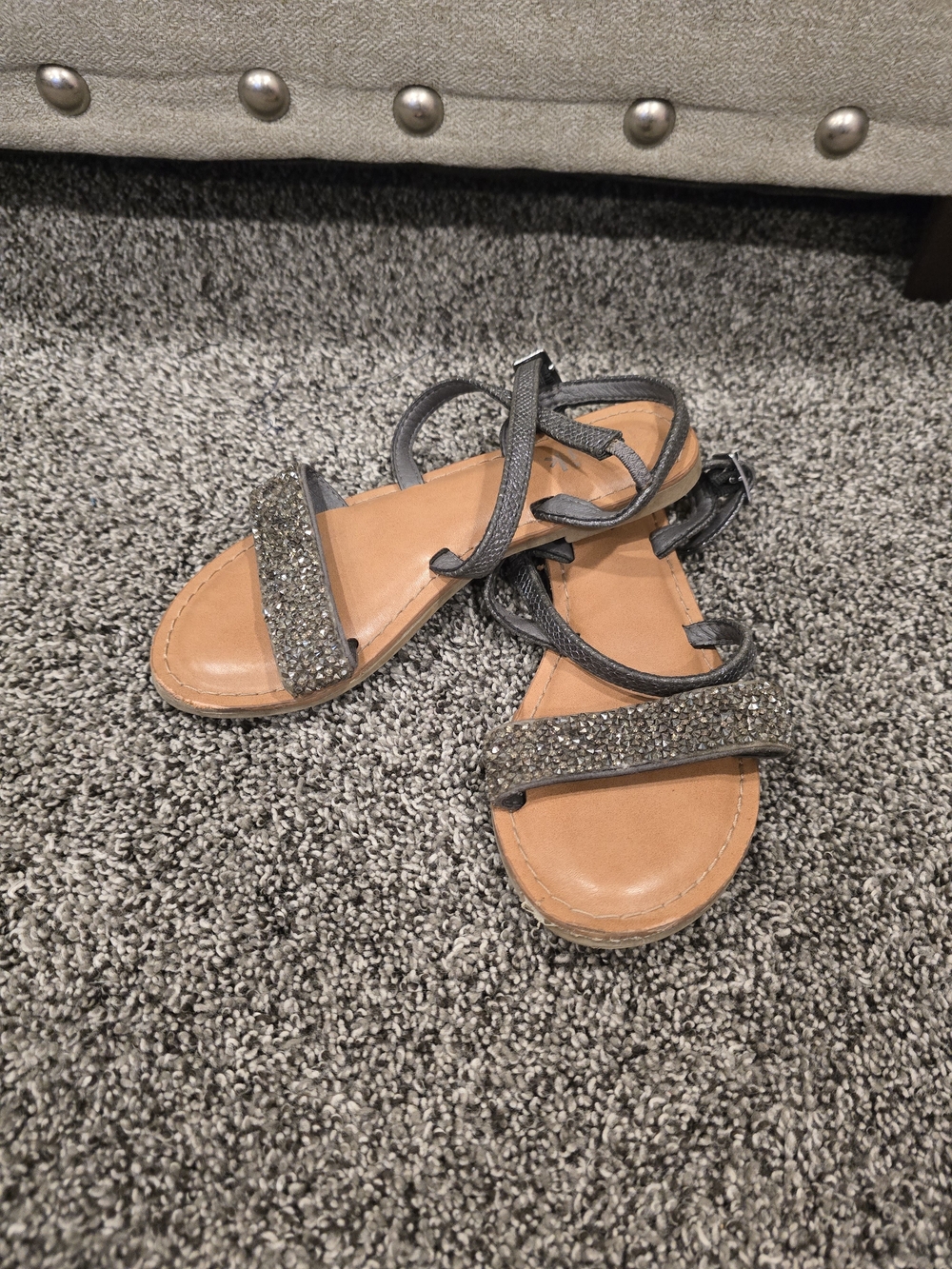 Kidpik Girl's Metallic Gray Strappy Sandals with Embellished Strap